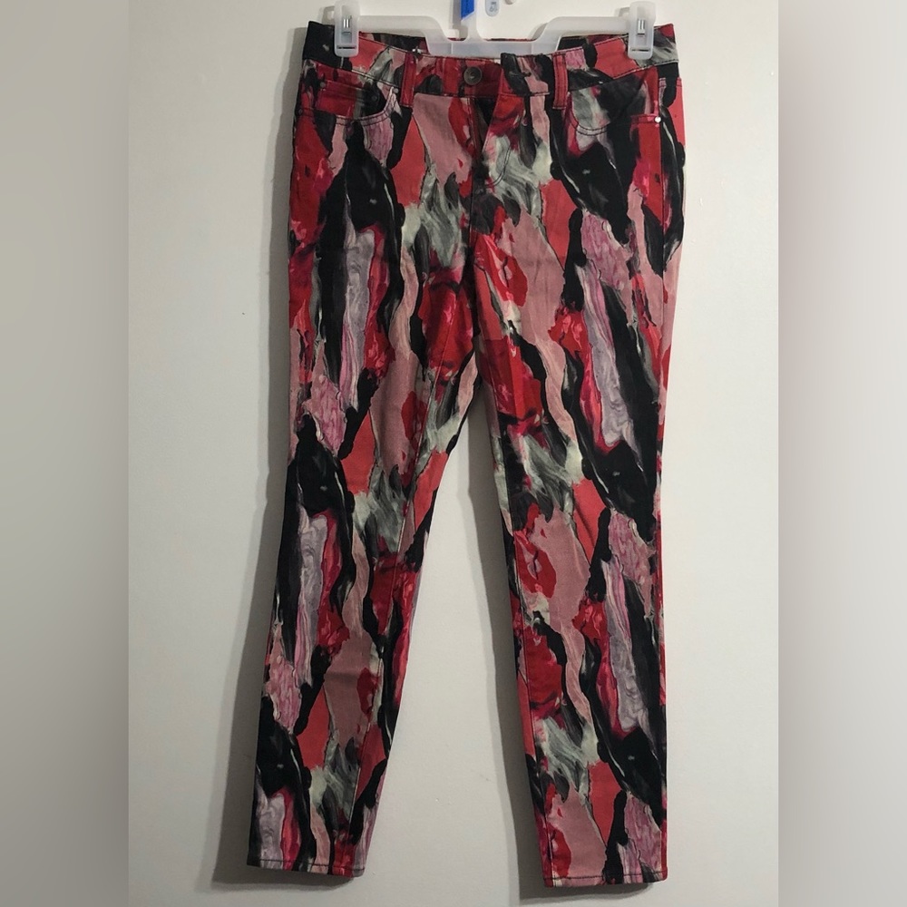 DkNY Jegging Jeans painted designed all over fly zipper red for women. Size 8